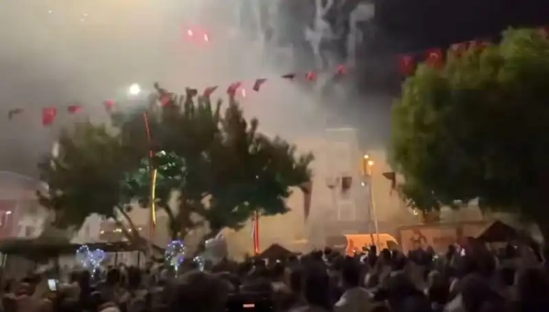 Havai Fişek Gösterisinde Yaşanan Kaza: Hastanelik Olanlar Var!