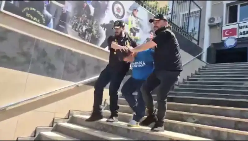 Ümraniye'de Gasp Olayı: Film Gibi Takip Sonrası Yakalanan Hırsızlar!