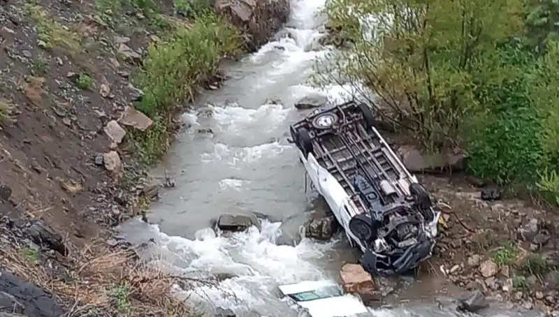 Hakkari'de Minibüs Kazası: İki Kayıp, Üç Yaralı Feci Olay!