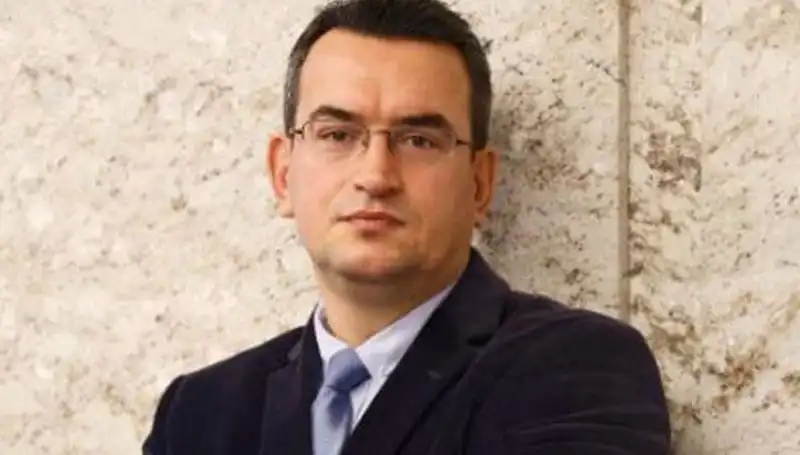 Metin Gürcan: DEVA Partisi Kurucu Üyesi ve Siyasi Yolculuğu