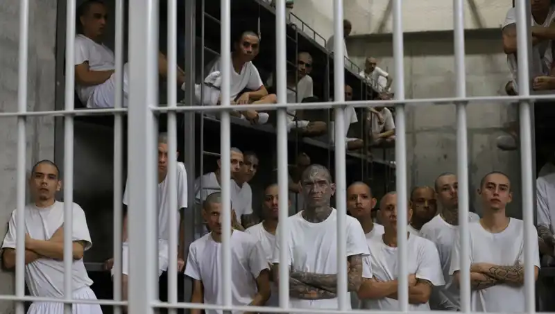 El Salvador'dan ABD'ye Göç: Cehennemdeki Gereksinimler ve Sorumluluklar