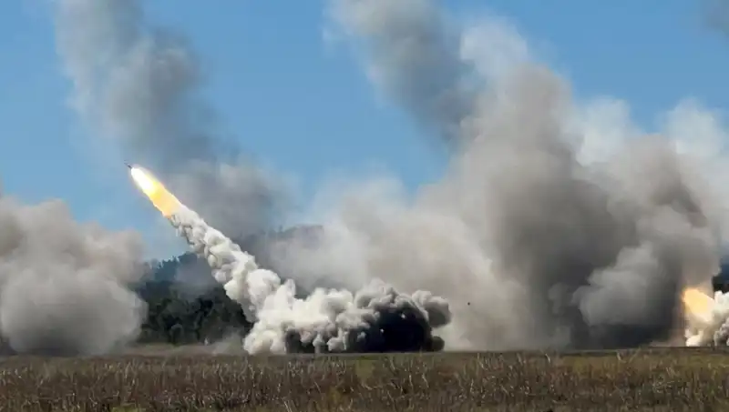 Avustralya'nın En Büyük Askeri Tatbikatında İlk HIMARS Atışı Gerçekleştirildi!