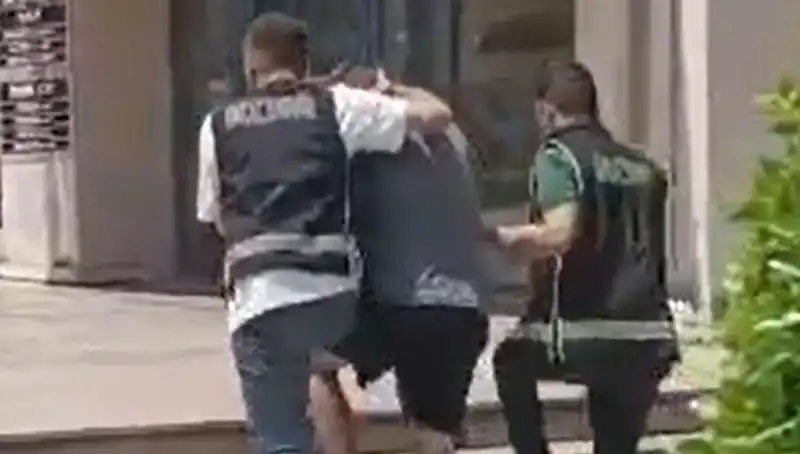 Sahte Dolarla Alışveriş Yapan Turist: Sınır Dışı Edildi