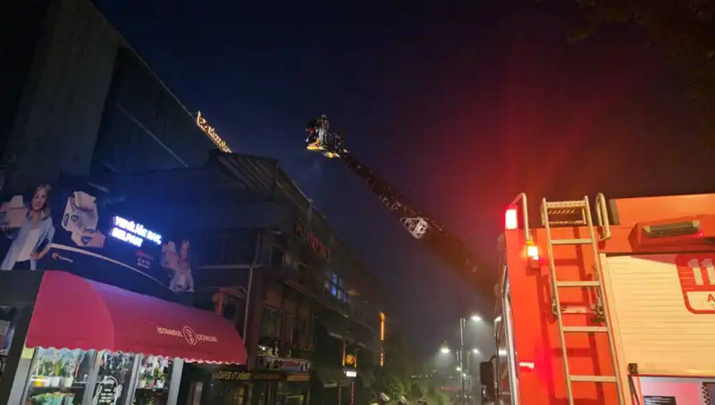 Beşiktaş'taki 3 Katlı Restoranda Korkutan Yangın: Neler Yaşandı?