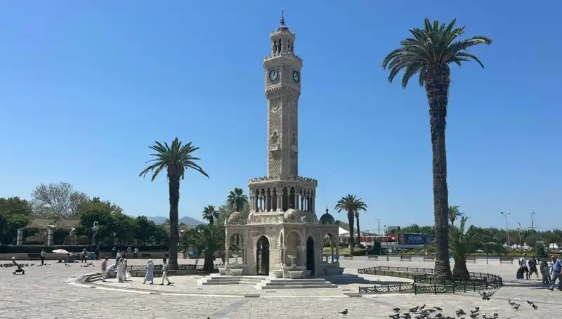 İzmir'de Sıcaklık Rekorları: 42 Dereceyi Geçti, Şehir Sessizleşti