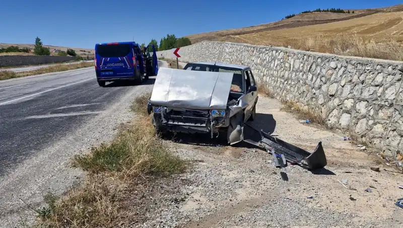 Kontrolden Çıkan Otomobilin İhtişamlı Çarpması: İki Yaralı!
