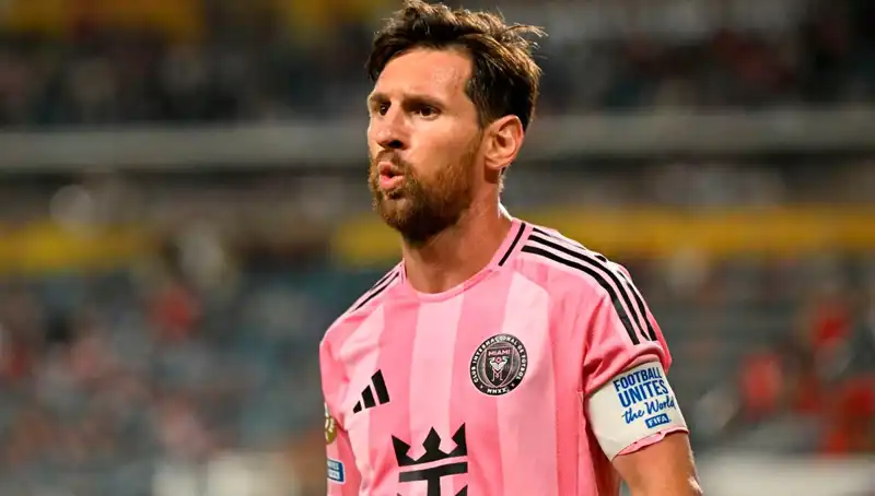 Messi'nin Debüt Maçında Şok An: Son Dakika Şutu Direkten Döndü!