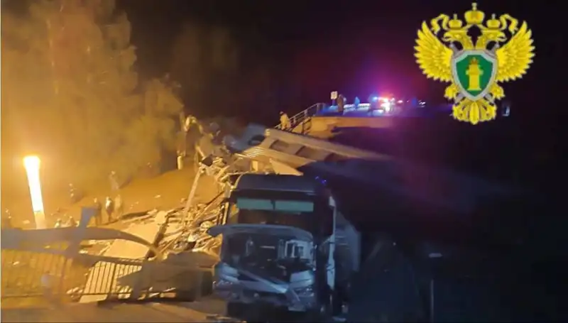 Rusya'da Tren Köprüsü Çöktü: Trajik Olayda Can Kaybı ve Yaralılar Var