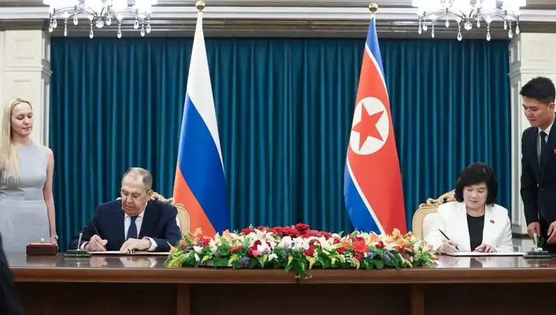 Lavrov ve Kuzey Koreli Mevkidaşı: Yeni Bir Diplomasi Dönemi mi Başlıyor?