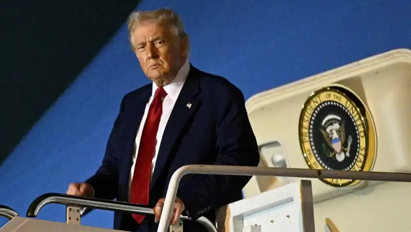 Trump'ın Lahey'deki NATO Zirvesi: Yeni Dönem Mi Başlıyor?