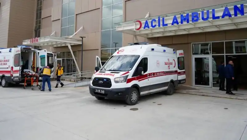 Erzincan'da Feci Trafik Kazası: Bir Kişi Hayatını Kaybetti, Üç Kişi Yaralandı