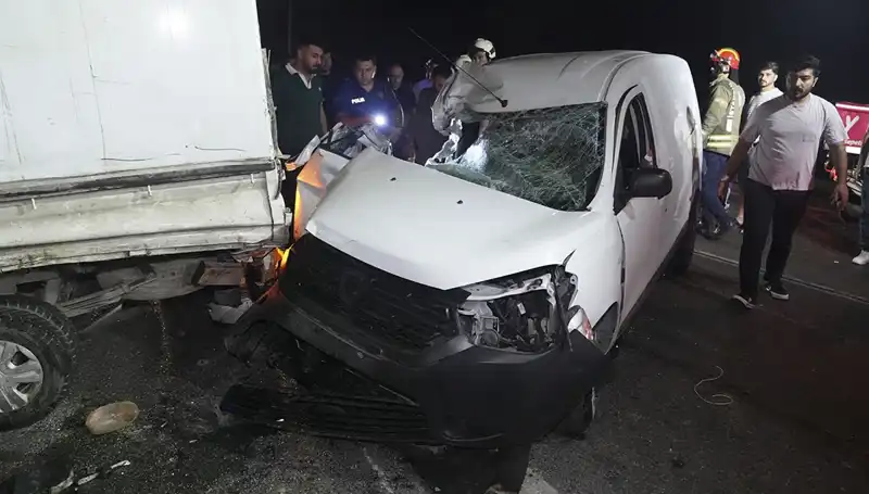 İstanbul'da Feci Kaza: Trafik Kazasında 3 Kişi Yaralandı
