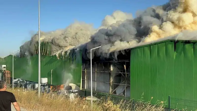 Balıkesir’deki Fabrika Yangınında Şok Gelişme: 1 Kişi Tutuklandı!