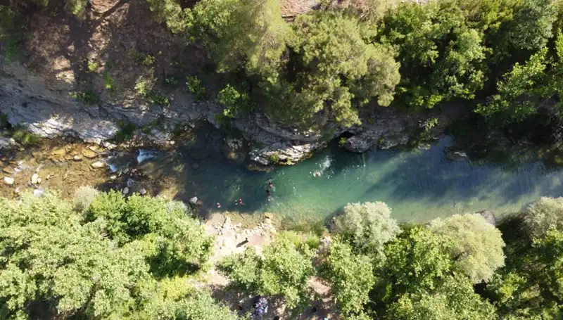 Adana'da Nemin Etkisiyle Yaylacılar Doğal Sularla Ferahladı