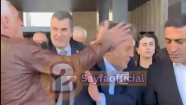 Özgür Özel'e Saldırı: AKM Çıkışında Şoke Eden Olay!