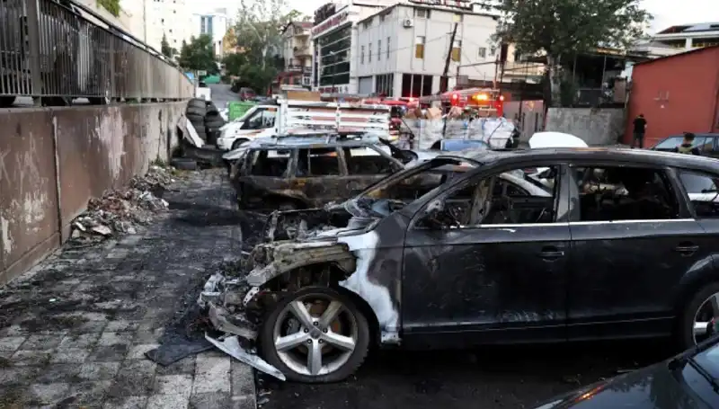 Sanayide Tamir Bekleyen Araçların Yangını, Korku Dolu Anlar Yaşattı