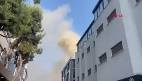 İstanbul’da 4 Katlı İş Merkezinde Yangın: Ekipler Anında Müdahale Ediyor