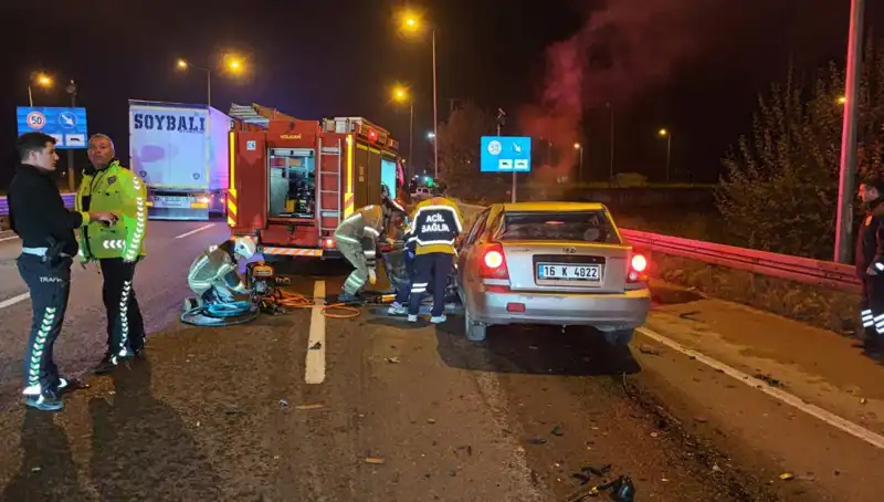 Kamyona Arkadan Çarpan Sürücü, Hayatta Kalma Mücadelesi Veriyor