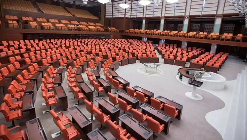 Bayramda Siyasi İlişkiler: Partilerin Bayramlaşma Programları Açıklandı