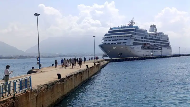 ABD'li Turistler Alanya’nın Güzelliklerini Keşfetti: Kruvaziyer Turu Başladı