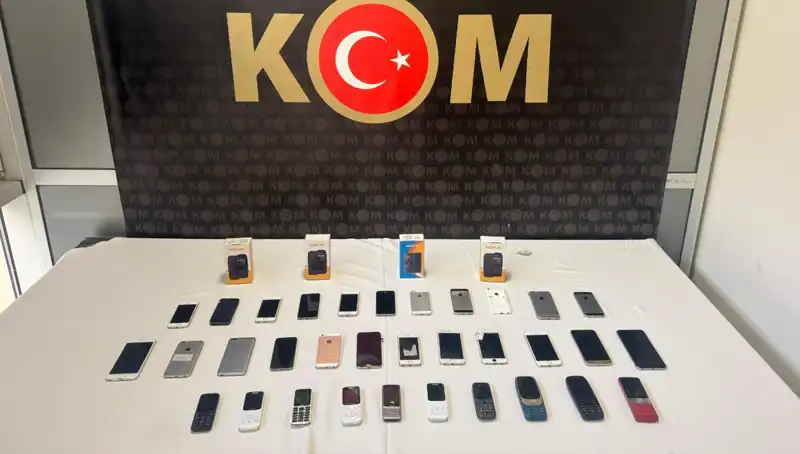 Gümrük Kaçağı Cep Telefonu Operasyonu: 37 Cihaz Ele Geçirildi