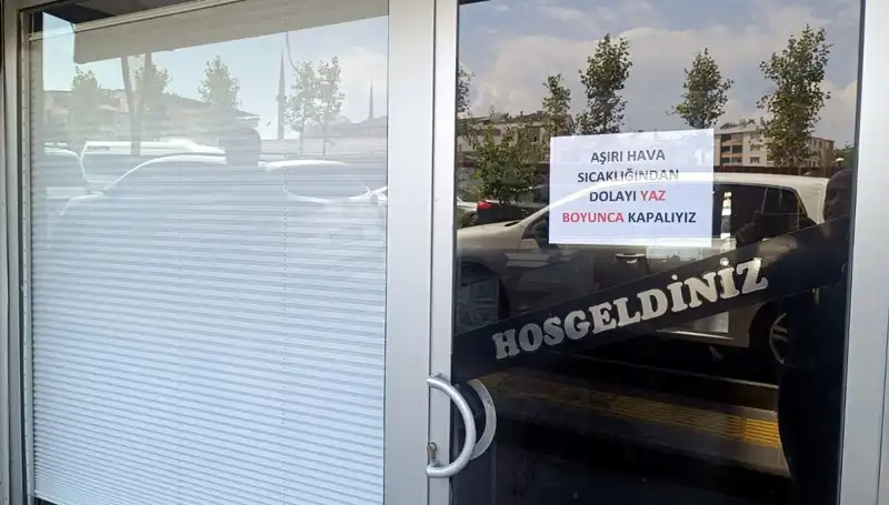 Afrika Sıcakları Dükkanları Kapattı: Esnaf Yaz Boyu Zor Günler Geçirdi