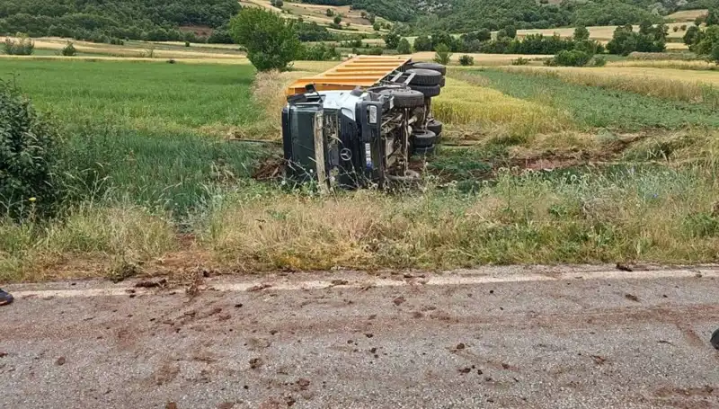 Tokat'ta Devrilen Kamyon Kazasında İnanılmaz Trajedi: Şoför Hayatını Kaybetti
