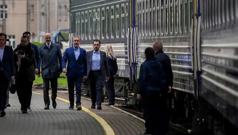 Dışişleri Bakanı Fidan, Ukrayna'da Önemli Temaslarda Bulundu ve Mesajlar Verdi