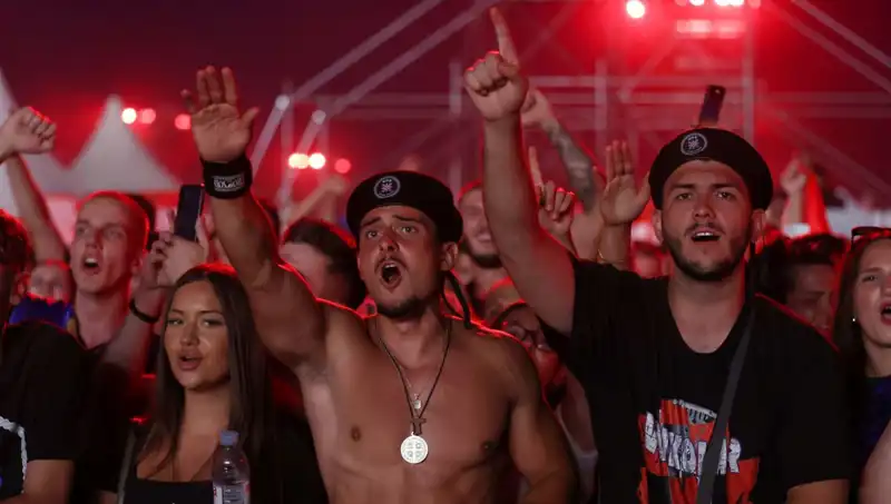 Thompson Konserinde Şok Eden Nazi Selamı Olayı