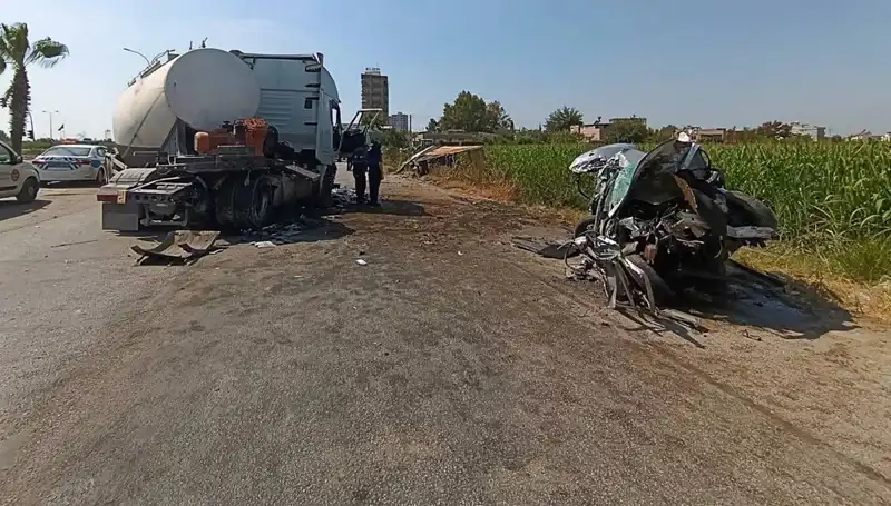 Adana'da Feci Kaza: Otomobil ve Kamyona Tanker Çarptı, Üç Kişi Yaralandı