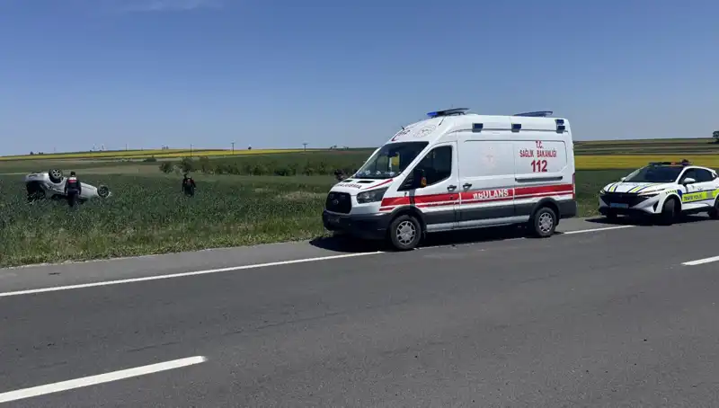 Edirne'de Devrilen Otomobil Kazasında Sürücü ve Eşi Yaralandı!