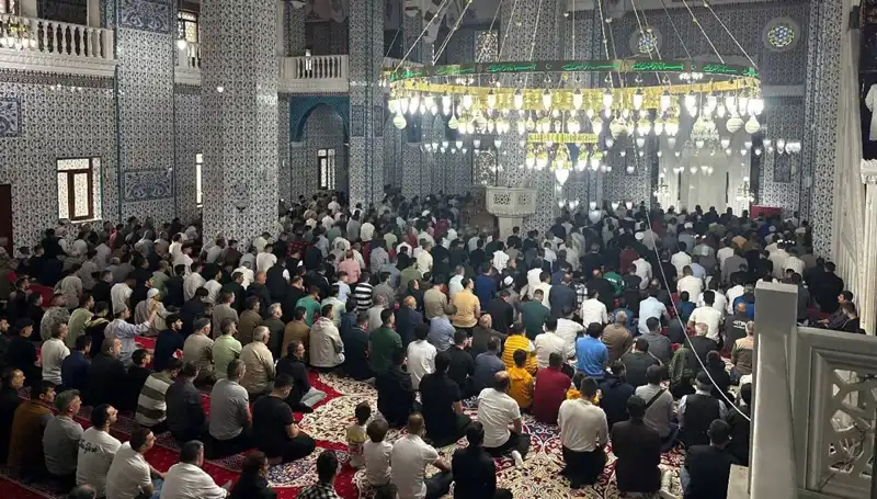 Iğdır'da İlk Bayram Namazı Coşkuyla Kılındı: Detaylar ve Duygular