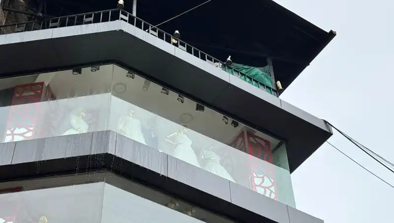 Giyim Mağazasında Korkutan Yangın: İtfaiye Anında Müdahale Etti