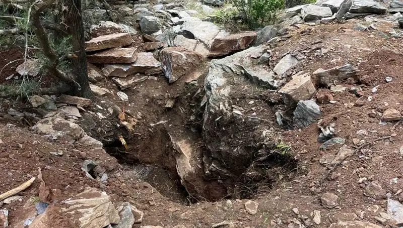 Eski Vali ve Emekli Albay Define Ararken Polisi Kafalarını Kırdı